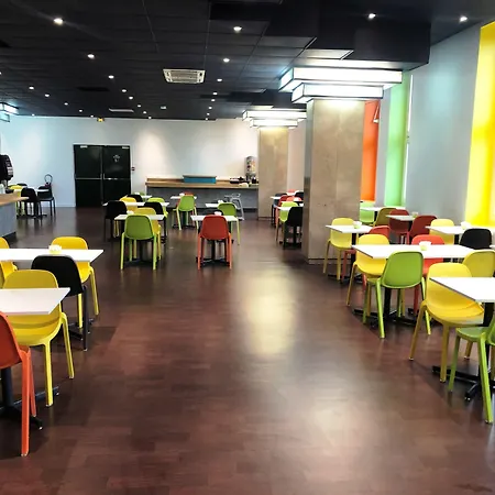 巴黎博泰赛宜必思快捷酒店 2*